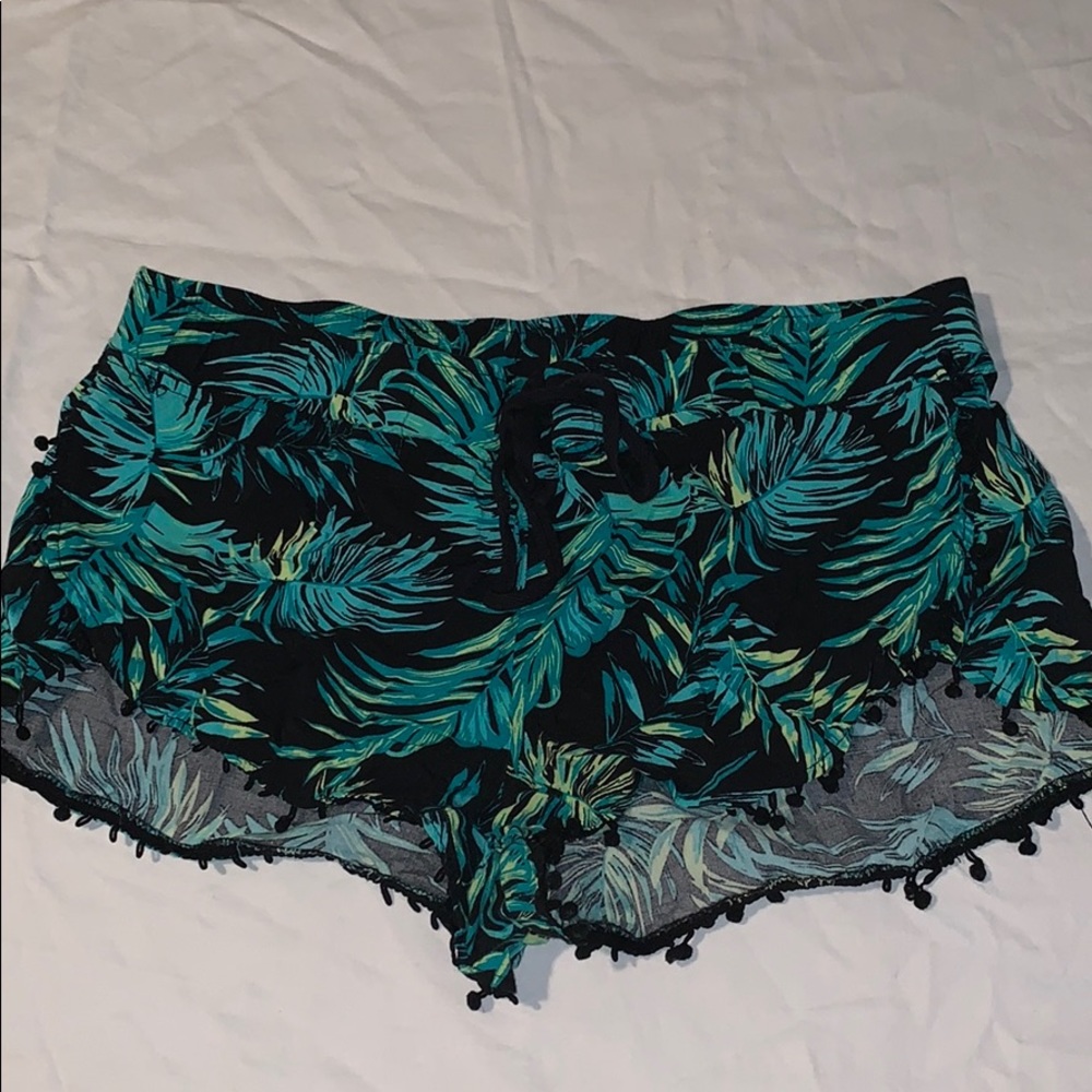 super cute leafy shorts
